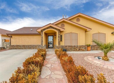 14129 Lago Seco Dr, Horizon City, TX 79928 - photo 4