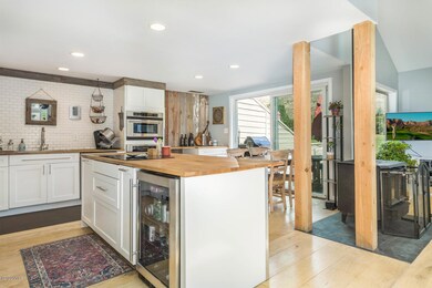 111 Coyote Cir-large-026-031-Kitchen-150