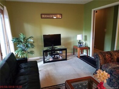 116 Atwood Dr, Hendersonville, NC 28792 - photo 6