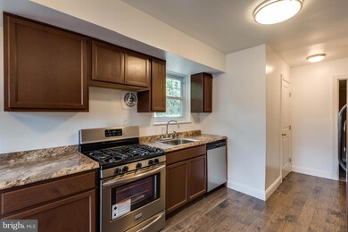 8401 Longfellow St, New Carrollton, MD 20784 - photo 4