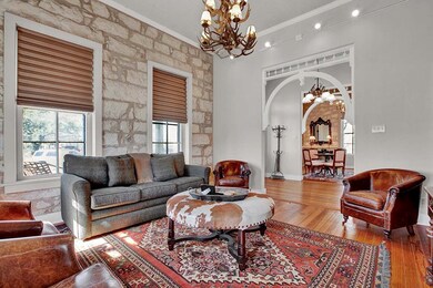 102 W Austin St, Fredericksburg, TX 78624 - photo 7