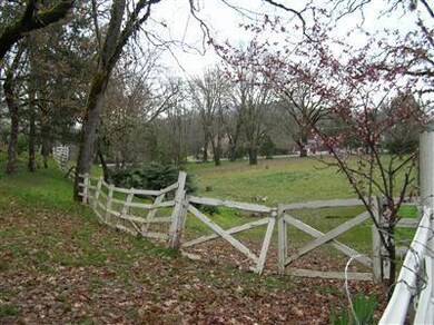 8551 Old Stage Rd, Central Point, OR 97502 - photo 4