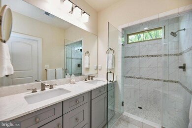 7209 Holywell Ln, Falls Church, VA 22043 - photo 4