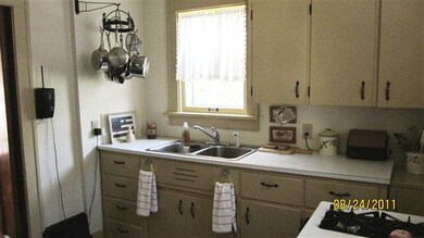 301 Pleasant St, Elkhart, IN 46514 - photo 3