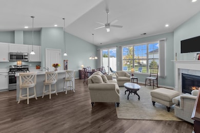 415 Cadence Cir, Lake Geneva, WI 53147 - photo 7