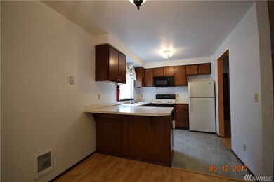 126 W Casino Rd unit 4, Everett, WA 98204 - photo 4