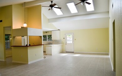 6207 Holly View Cir, Houston, TX 77091 - photo 3