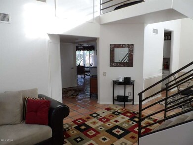 OPEN & BRIGHT ENTRY