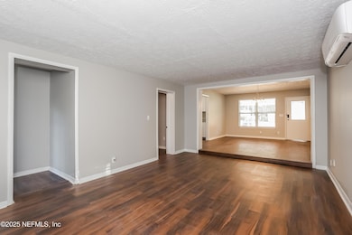 002-photo-living-room-12232185
