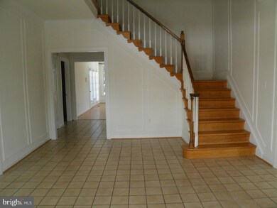 5809 Mossrock Dr, Rockville, MD 20852 - photo 2