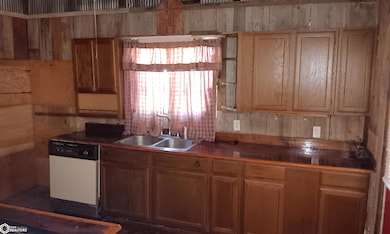 315 S Main St, Sigourney, IA 52591 - photo 7