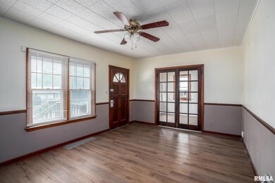 2207 W 51st St, Davenport, IA 52806 - photo 5