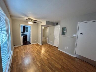1412 Hawthorne St unit 4, Houston, TX 77006 - photo 2
