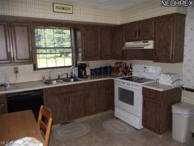 Kitchen with lots of cabinets and counterspaces.  