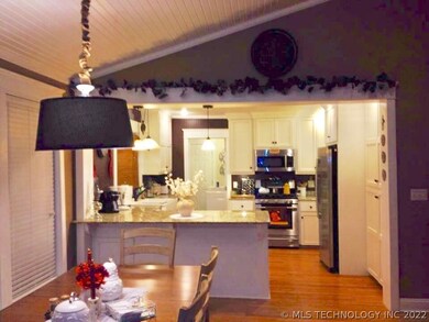 817 N Choctaw Ave, Claremore, OK 74017 - photo 3