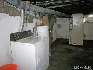Full Basement w/ Laundry Area