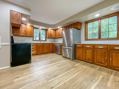 603 E Johnson St, Fond Du Lac, WI 54935 - photo 2