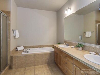 1521 NW Lewis St, Bend, OR 97701 - photo 7