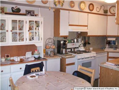 22 Simmons Ln, Staten Island, NY 10314 - photo 3