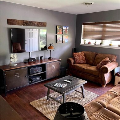 1302 Lynwood St, Gainesville, TX 76240 - photo 3