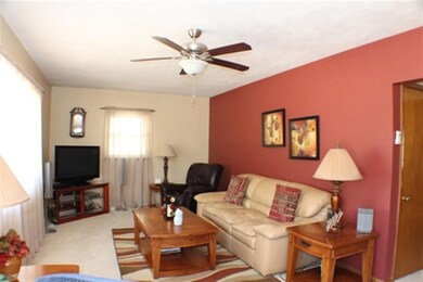 1921 W 38th St, Davenport, IA 52806 - photo 4