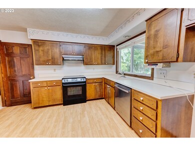 9755 SW 135th Ave, Beaverton, OR 97008 - photo 3