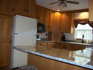 4 Hemlock Ln, Schenectady, NY 12302 - photo 7