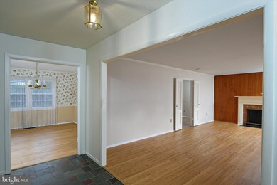 12009 Long Ridge Ln, Bowie, MD 20715 - photo 5