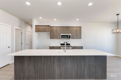 896 Strike Eagle St, Mountain Home, ID 83647 - photo 3