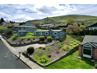 2420 E 17th St, the Dalles, OR 97058 - photo 2