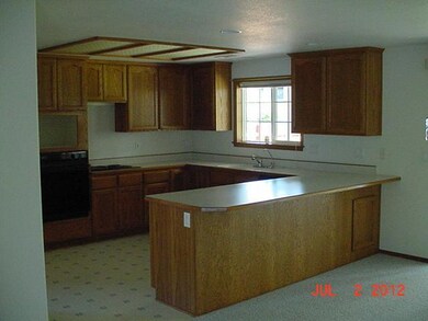 910 Amanda Way, Central Point, OR 97502 - photo 2