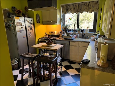 1101 Midland Ave unit 402, Bronxville, NY 10708 - photo 7