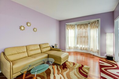 004_Living Room