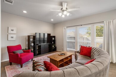 523 N 1st St, La Porte, TX 77571 - photo 4