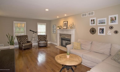 _RMJ1065 family room