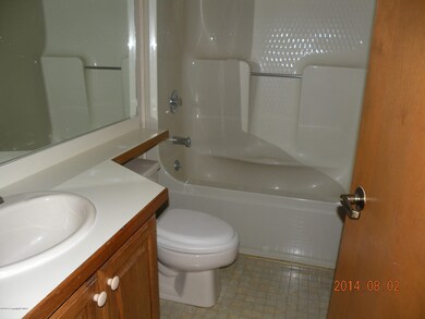 62 Village Dr, Stroudsburg, PA 18360 - photo 4