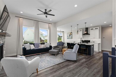 16404 Northpark Dr, Urbandale, IA 50323 - photo 3