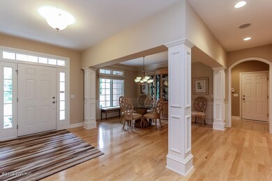 006-Foyer-1231928-mls