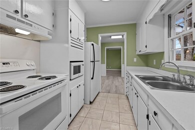 2403 Four Seasons Blvd, Greensboro, NC 27407 - photo 5