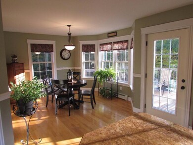 Sunny breakfast nook.