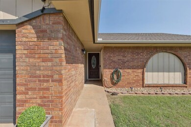 1910 E Chandler Dr, Shawnee, OK 74801 - photo 3