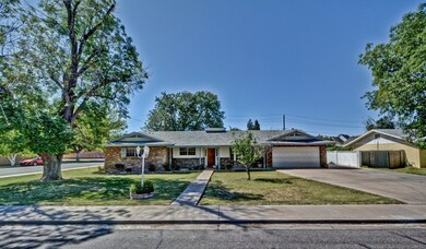 LOTS OF PRIVACY ,CORNER LOT