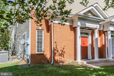 8934 Milford Haven Ct unit 34A, Lorton, VA 22079 - photo 2