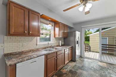 439 E Porter Ave, Des Moines, IA 50315 - photo 5