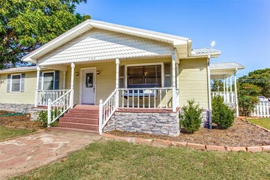 402 W Walnut St, Whitewright, TX 75491 - photo 5