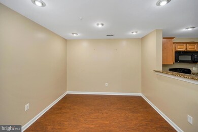 1067 Gardenview Loop unit 302, Woodbridge, VA 22191 - photo 5