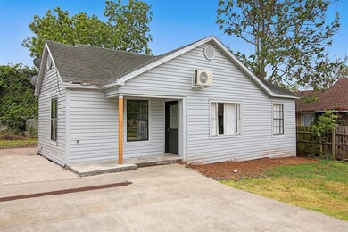 1202 W Bullock St, Denison, TX 75020 - photo 2