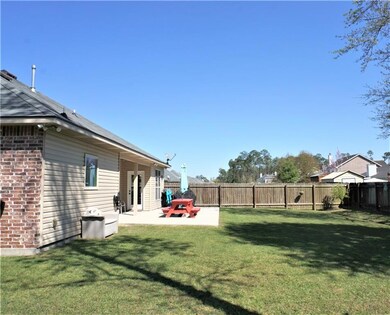 Large yard for outdoor fun!