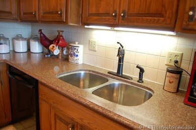 2325 Chapel Hill Ct, Bartlesville, OK 74006 - photo 7