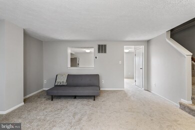 7490 Wounded Knee Rd, Lorton, VA 22079 - photo 5